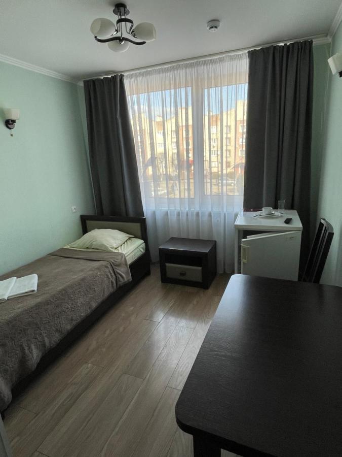 Готель "Дубно" Dubno Exterior foto
