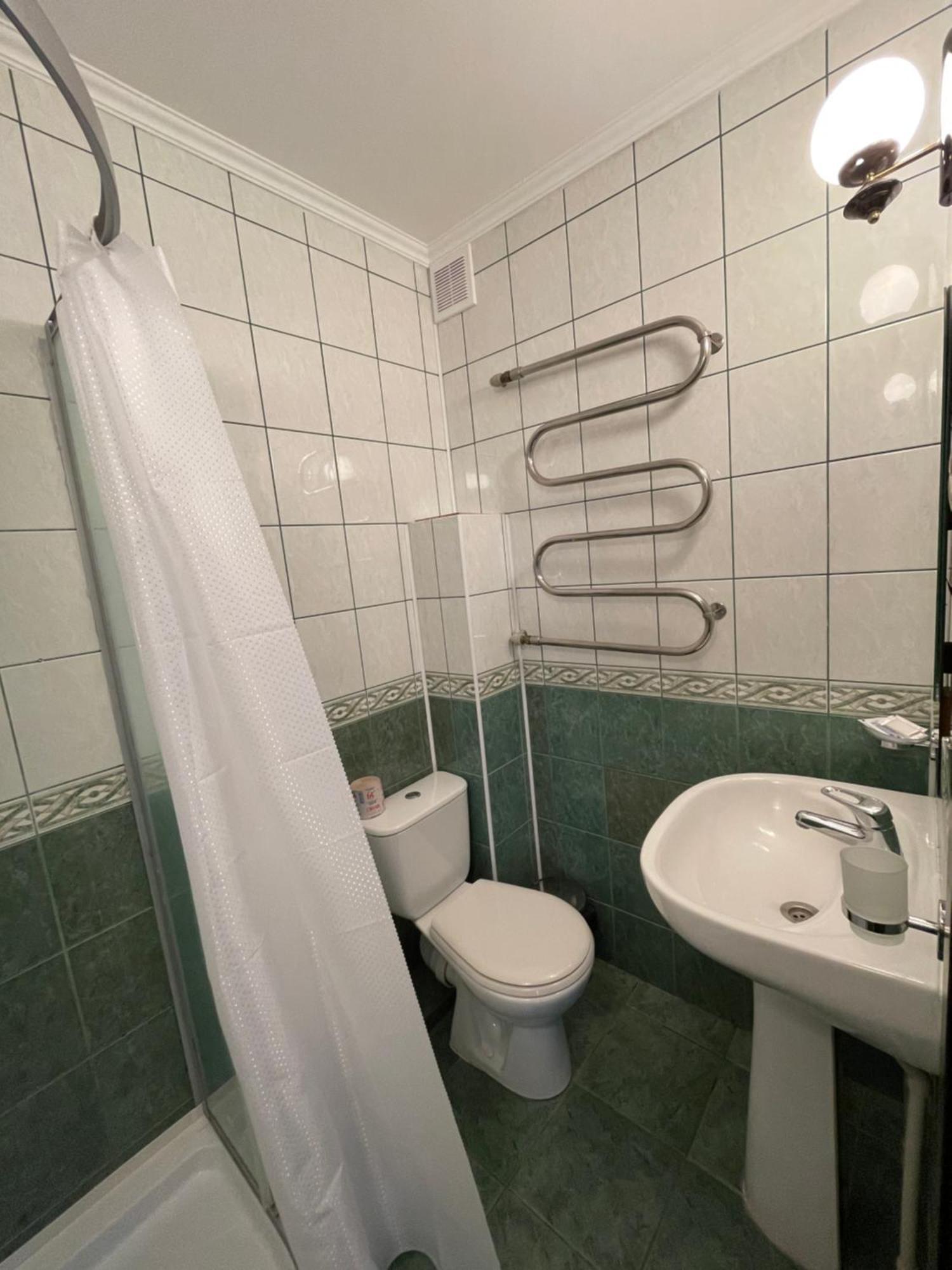 Готель "Дубно" Dubno Quarto foto