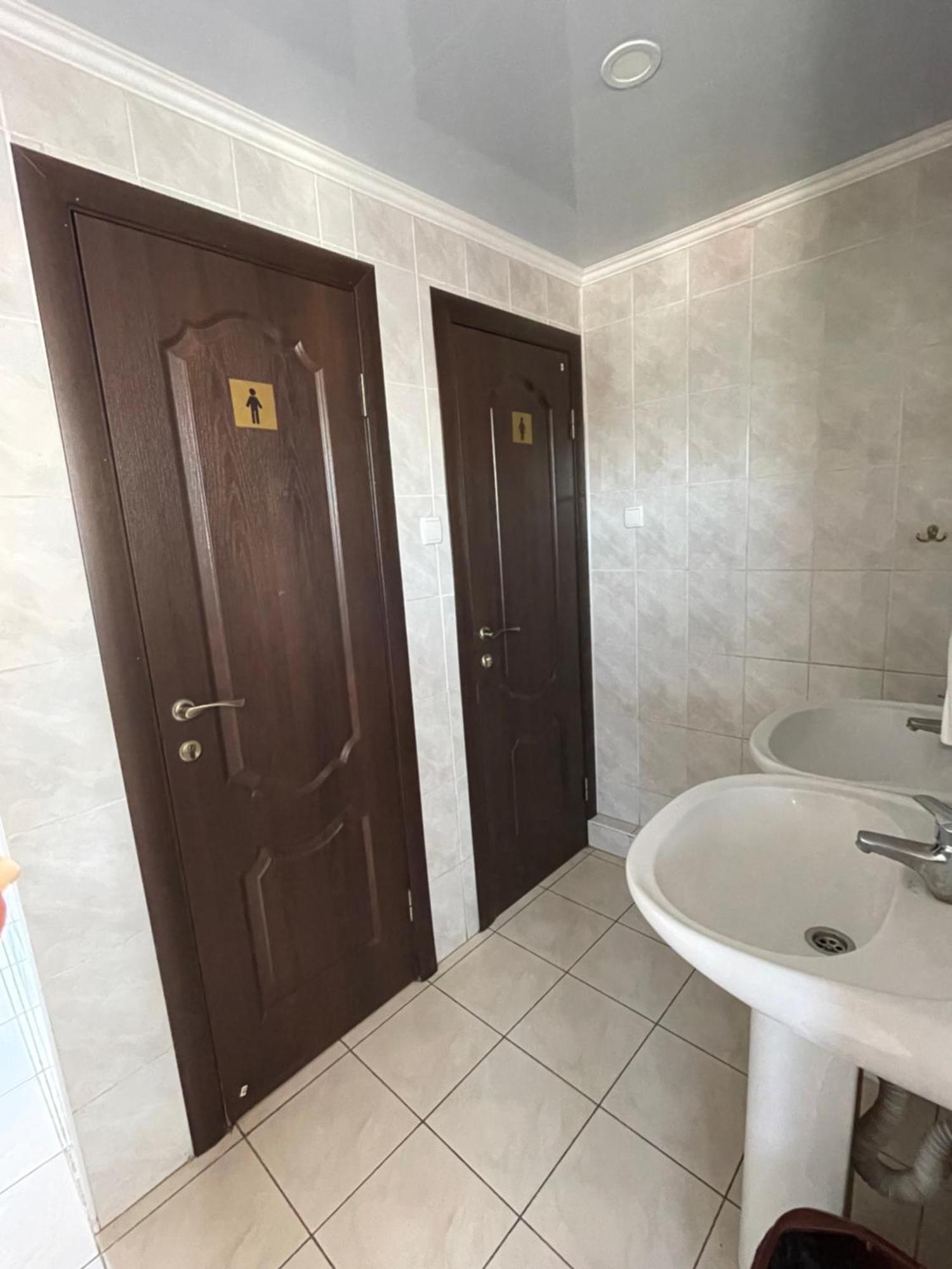 Готель "Дубно" Dubno Quarto foto